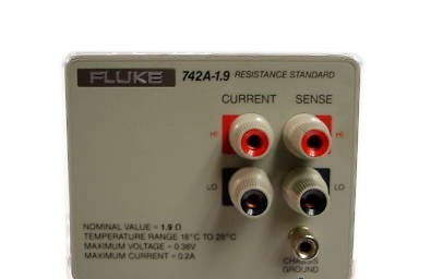 Fluke 742A — стандарт сопротивления